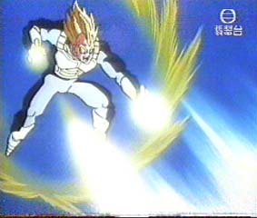 Vegeta ataca a Cell